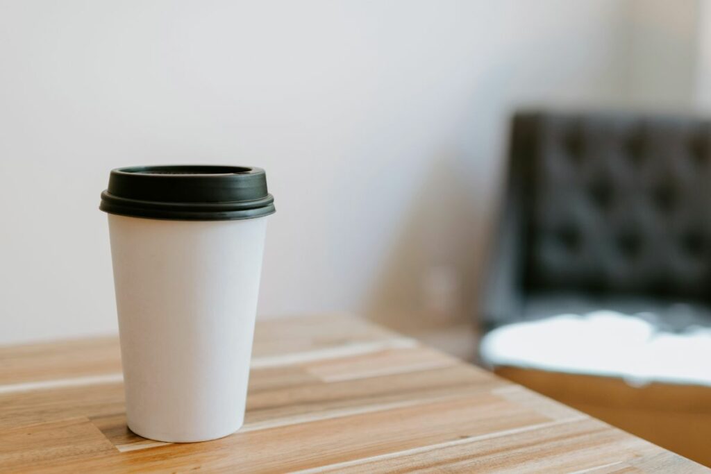 Orang Kini Lebih Pilih Minimarket Buat Nongkrong dan Ngopi, Kafe Harus Waspada