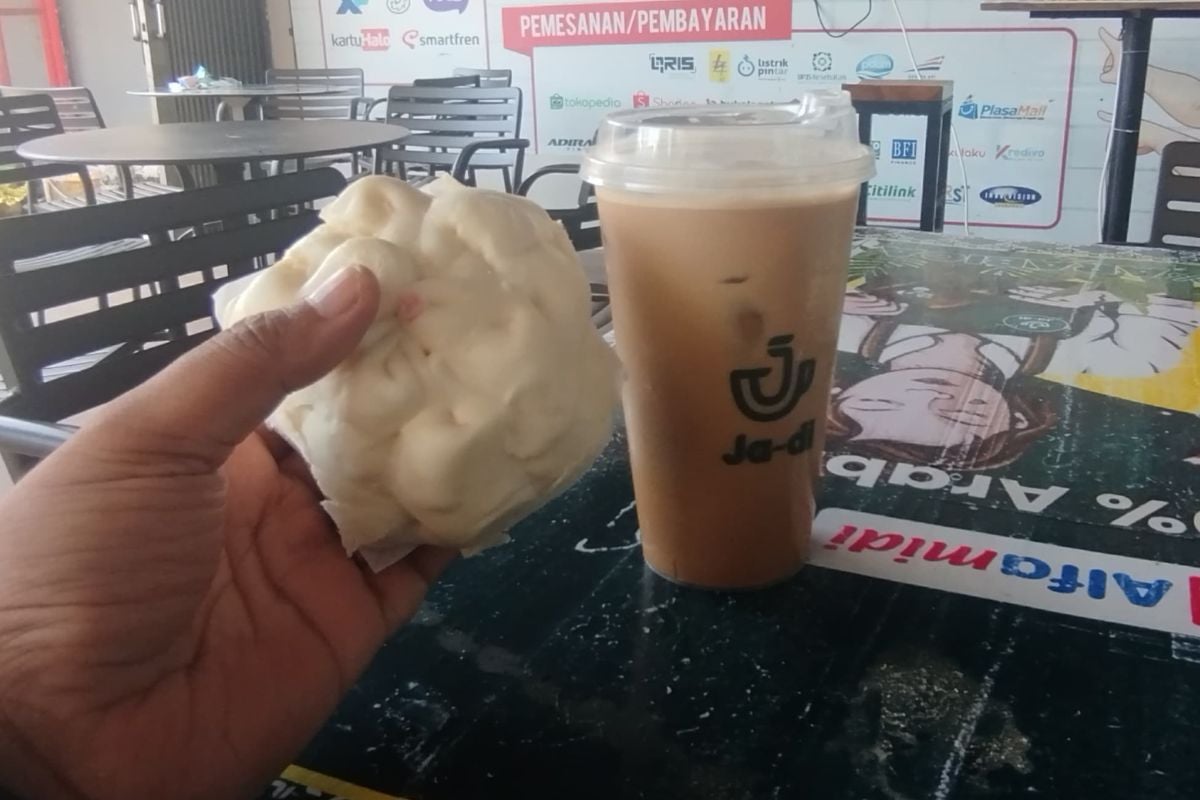Kopi dan bakpao Ja~di (Dok. Pribadi)