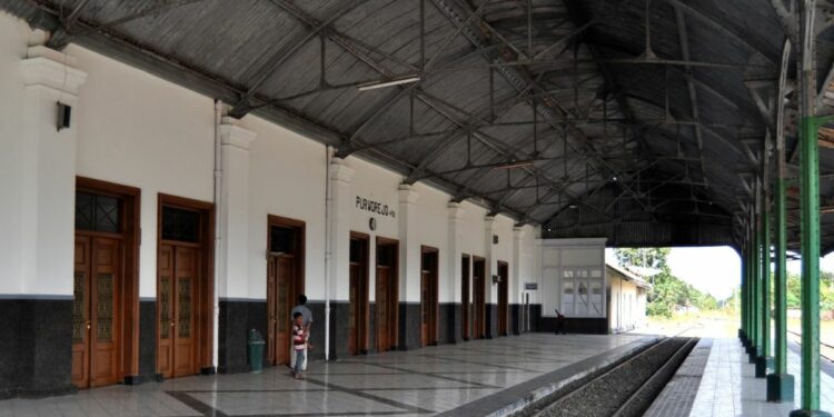 Stasiun Purworejo Memang Sebaiknya Diaktifkan Kembali karena Banyak Manfaatnya
