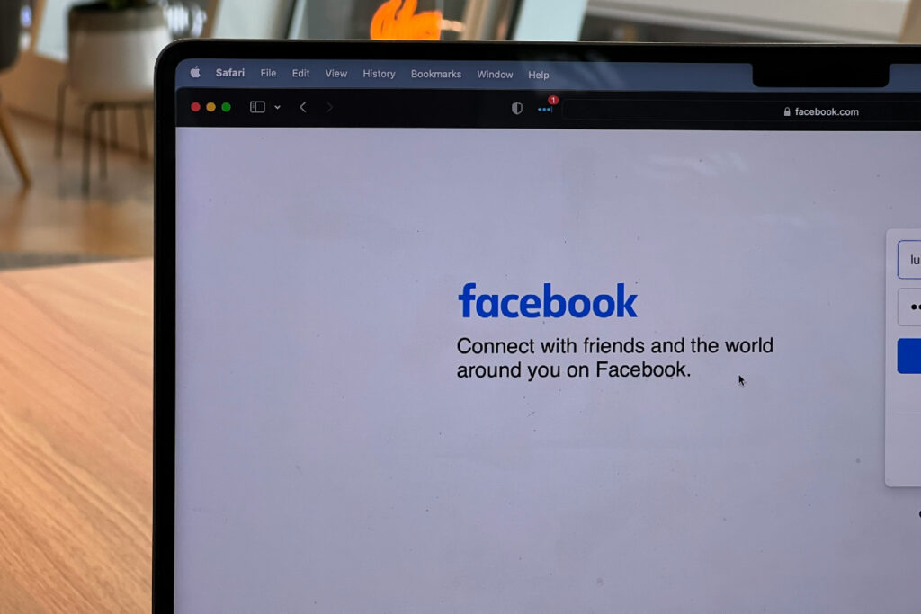 Jadi Korban Penipuan Lowongan Kerja di Facebook, Duit Melayang (Unsplash)