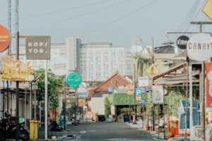 Malang Menyiapkan Banyak Jebakan bagi Mahasiswa Baru yang Nggak Siap dan Tidak Kuat Iman