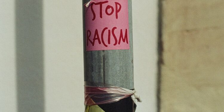 Pengepungan di Bukit Duri Distopia Diskriminasi Rasial terhadap Etnis Tionghoa (Unsplash)