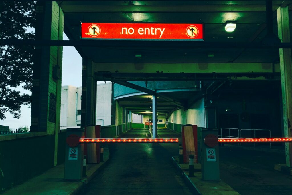 Smart Gate System Universitas Negeri Malang (UM) Merepotkan! (Unsplash)