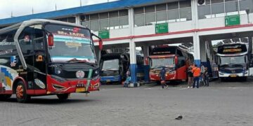 Terminal Bungurasih Surabaya Labirin Calo yang Menakutkan (Unsplash)