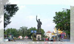 Gagal Paham dengan Orang-orang yang Menjadikan Rumah Jokowi sebagai Destinasi Wisata Baru di Solo