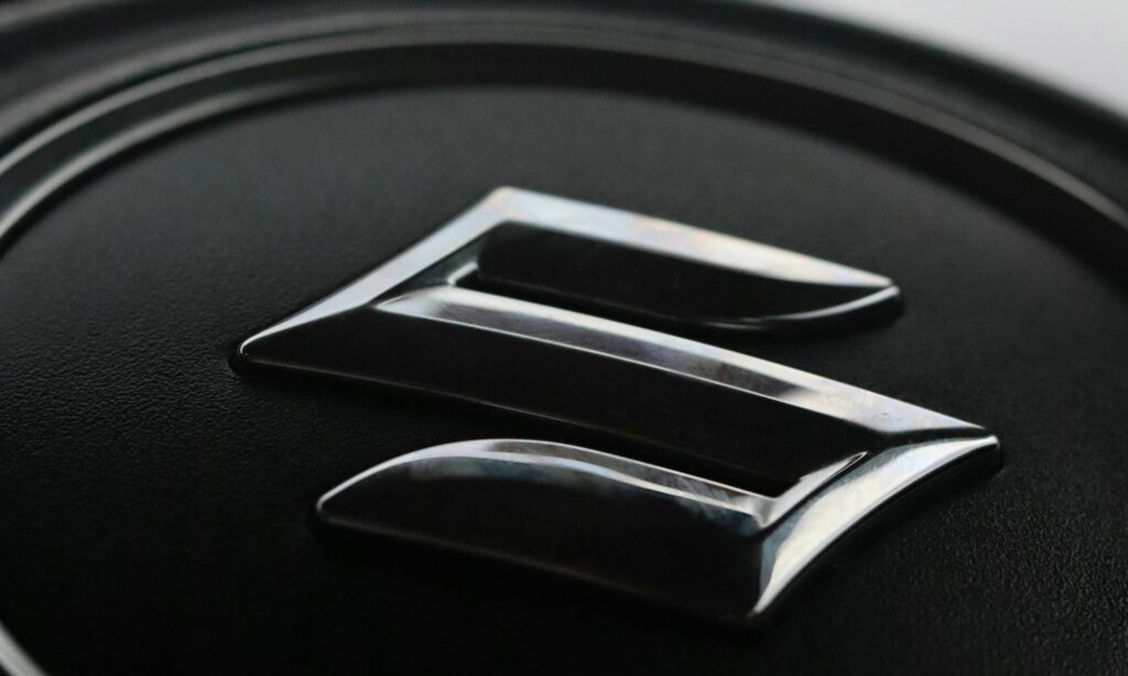 Alasan Saya Jatuh Cinta pada Suzuki Karimun Kotak SL410R Mojok.co