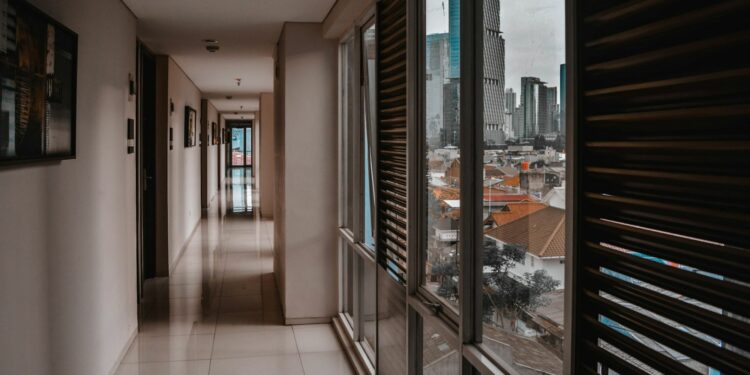 4 Hal yang Sebaiknya Dipertimbangkan Perempuan sebelum Memutuskan Tinggal di Kos Campur Mojok.co