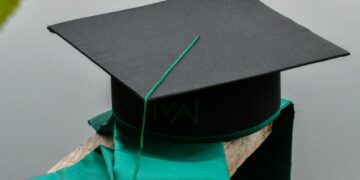 4 Pertimbangan Penting Sebelum “Menjual Jiwa” pada Kuliah S3 Mojok.co