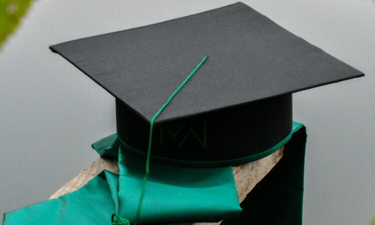 4 Pertimbangan Penting Sebelum “Menjual Jiwa” pada Kuliah S3 Mojok.co