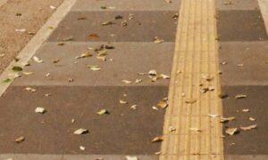 Trotoar Sambiroto Semarang Lebih Cocok Disebut Halang Rintang daripada Area Pedestrian