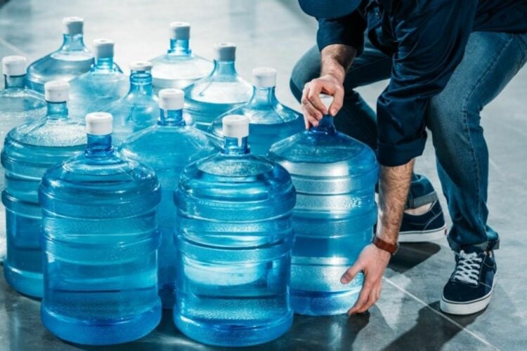 4 Alasan Motor Tukang Galon Selalu Butut dan Jadul, kayak Zombie yang Dipaksa Bekerja