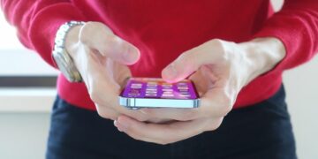 Pengalaman Saya Menelusuri iPhone yang Dijambret: Tidak Semudah Film Spionase!