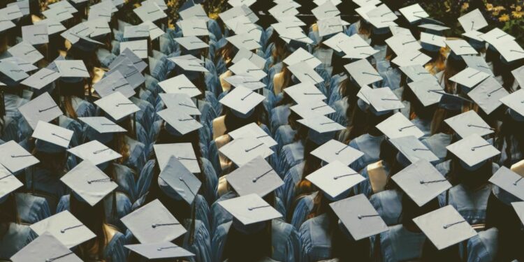 Pilih Kuliah D3 karena Realistis Ingin Cepat Kerja Malah Disangka Malas Nggak Punya Cita-cita