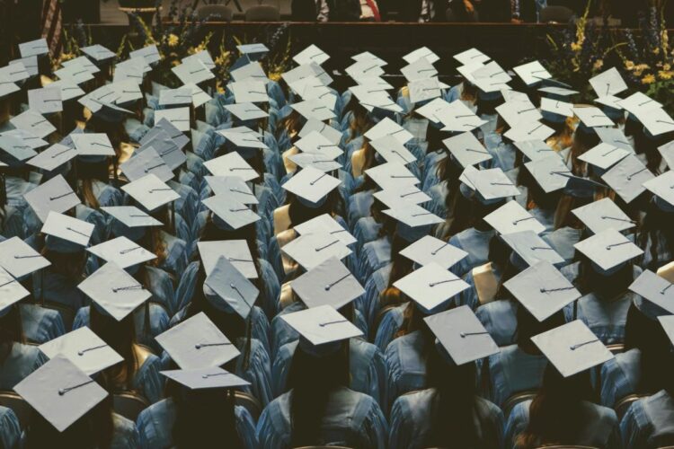 Pilih Kuliah D3 karena Realistis Ingin Cepat Kerja Malah Disangka Malas Nggak Punya Cita-cita