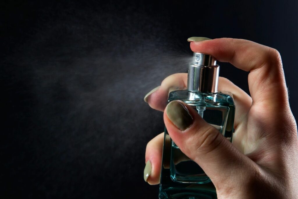 Parfum HMNS Memang Wangi dan Memikat, tapi Sayang Nggak Tahan Lama