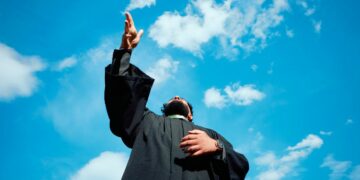 Derita Menyandang Status Sarjana Pertama di Keluarga, Dianggap Pasti Langsung Sukses Nyatanya Gaji Kecil dan Hidup Pas-pasan