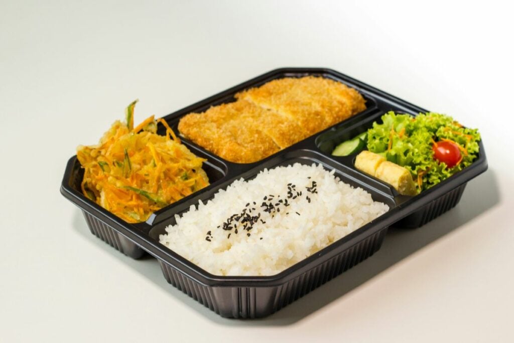 Kasta Makanan Kereta Api dari yang Enak Banget sampai Nggak Banget