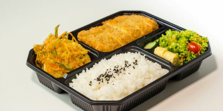 Kasta Makanan Kereta Api dari yang Enak Banget sampai Nggak Banget