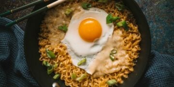 Samyang Terlalu Mahal, Kaum Mendang-Mending Cocoknya Makan Mi Instan Best Wok Korean Spicy Cheese yang Nggak Kalah Enak