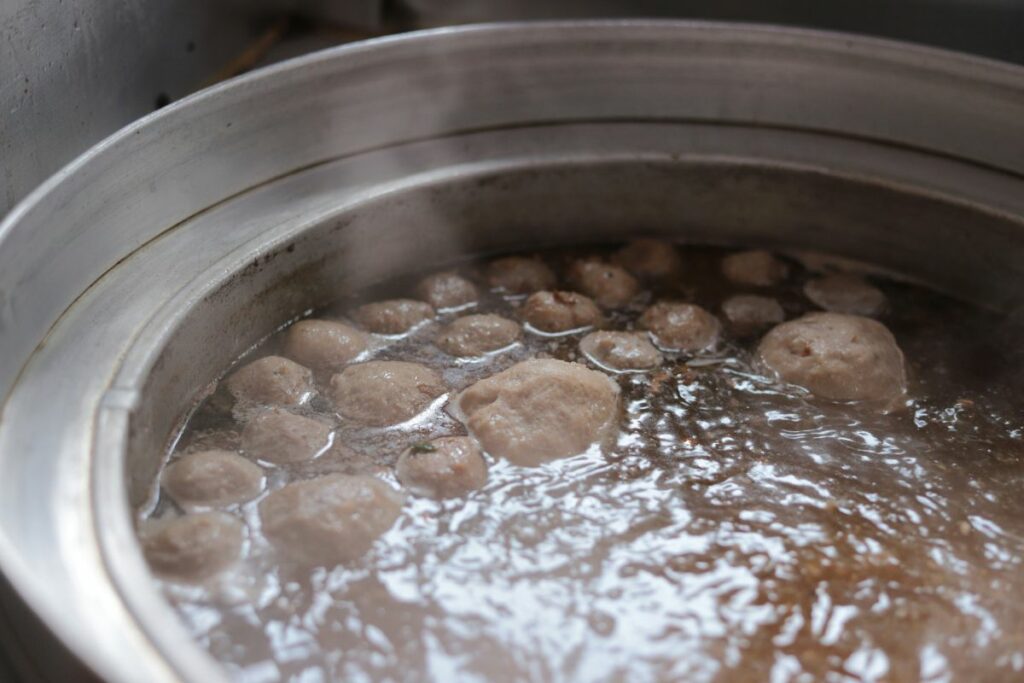Bagi Saya, Rujak Bakso Adalah Perpaduan Makanan yang Gagal dan Nggak Menggugah Selera
