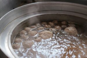 Bagi Saya, Rujak Bakso Adalah Perpaduan Makanan yang Gagal dan Nggak Menggugah Selera