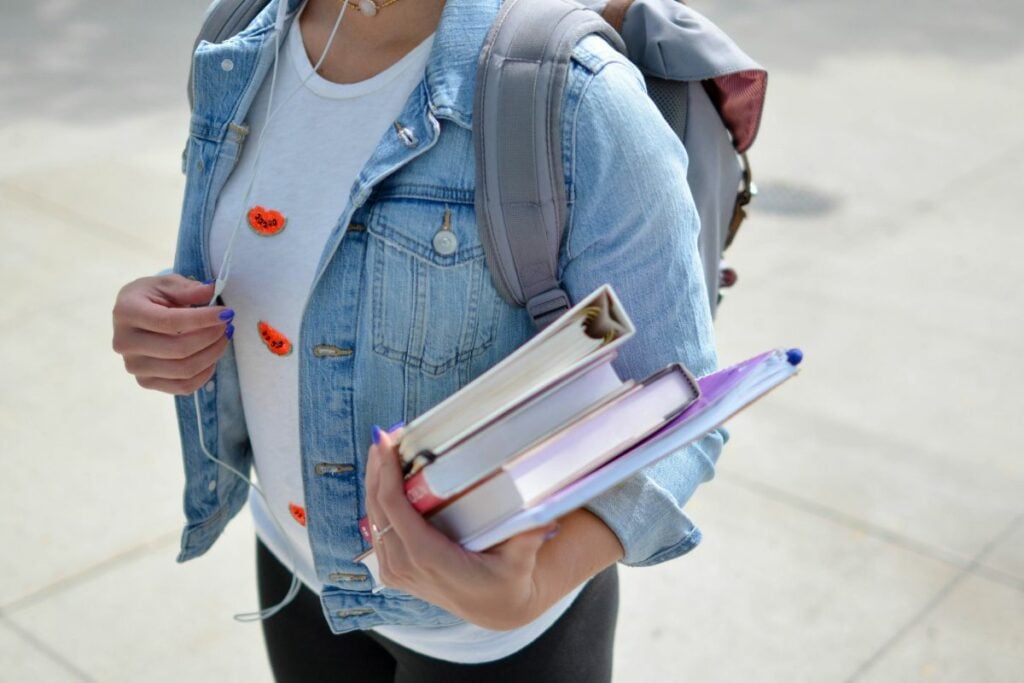 Kuliah di Jurusan Manajemen 8 Semester, Setelah Lulus Baru Sadar kalau Jurusan Ini Nggak Layak Dipilih