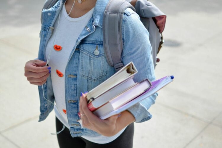 Kuliah di Jurusan Manajemen 8 Semester, Setelah Lulus Baru Sadar kalau Jurusan Ini Nggak Layak Dipilih