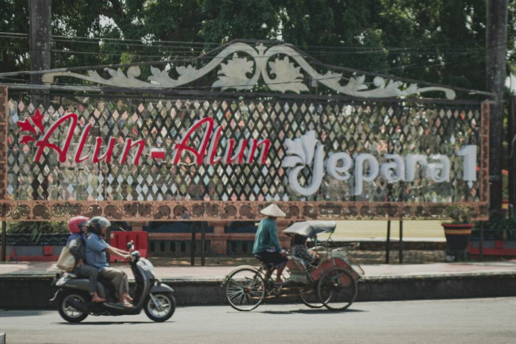 Jepara Ketinggalan Zaman, tapi Warganya Tetap Bahagia mebel jepara