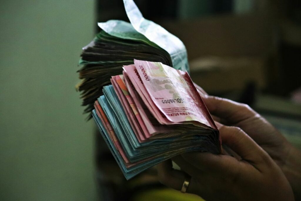 Gaji ke-13 PNS: Tradisi Musiman yang Dirayakan dengan Sepatu Baru dan Kecemasan Baru