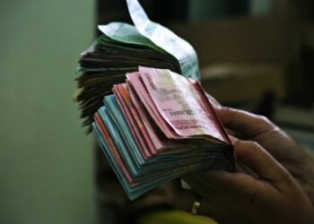 Gaji ke-13 PNS: Tradisi Musiman yang Dirayakan dengan Sepatu Baru dan Kecemasan Baru