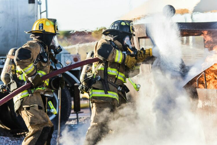 Petugas Damkar Memang Serbabisa, tapi Kita Jangan Keterlaluan Minta Bantuan