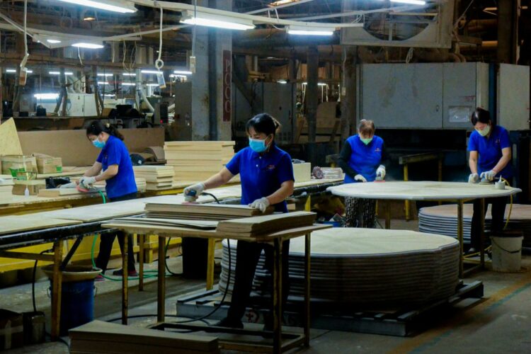 Cikarang Gemerlap sekaligus Gelap bagi Buruh: Eksploitasi hingga Tumbal Pabrik Terjadi di Sini