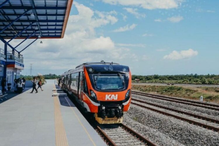 Kereta Api Sulawesi Selatan Sudah Bagus, tapi Masih Ada Kekurangannya