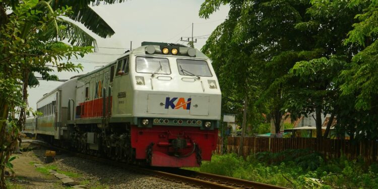 Duka yang Dirasakan Penumpang KA Blorasura: Duduk Berjam-jam di Kursi Jahanam hingga Basah Ketumpahan Air AC