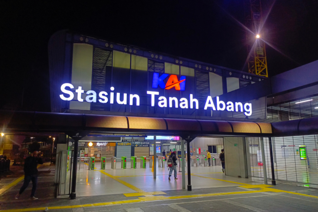 4 Aturan Tidak Tertulis di Stasiun Tanah Abang, Pengguna KRL Wajib Tahu supaya Nggak Bingung dan Perjalanan Nyaman
