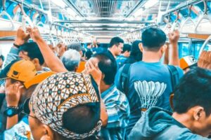 5 Tingkah Penumpang KRL Jogja Solo yang Bikin Resah Pengguna KRL Jabodetabek