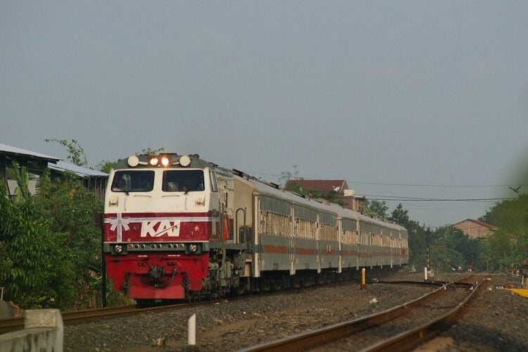 Kereta Api Airlangga, Pilihan Kereta Ekonomis dengan Fasilitas yang Mumpuni