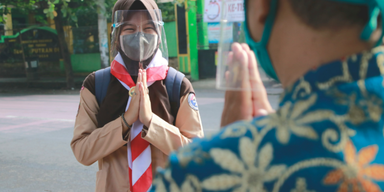 PPG Prajabatan Bikin Saya Menunda Cita-cita Bahagiakan Ortu (Unsplash)