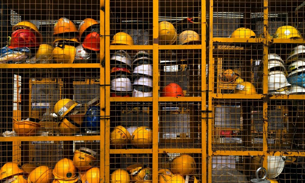 Saya Banting Setir dari Wartawan Jadi Buruh Pabrik, Berujung Dieksploitasi mojok.co