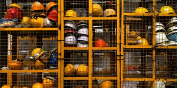 Saya Banting Setir dari Wartawan Jadi Buruh Pabrik, Berujung Dieksploitasi mojok.co