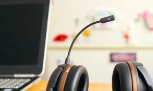 Pengalaman Suram Fresh Graduate Kerja Jadi Operator Call Center yang Punya Banyak Sisi Gelap 