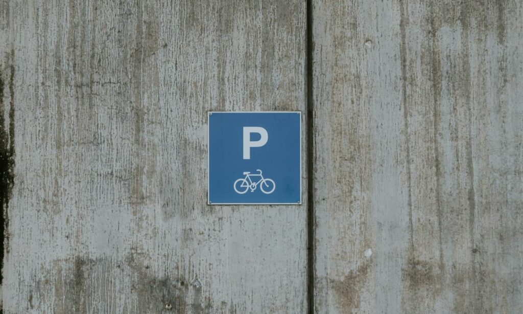 Menghitung Penghasilan Tukang Parkir Purwokerto, Ternyata Memungkinkan untuk Beli Honda Brio Mojok.co