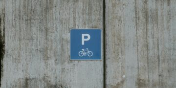 Menghitung Penghasilan Tukang Parkir Purwokerto, Ternyata Memungkinkan untuk Beli Honda Brio Mojok.co