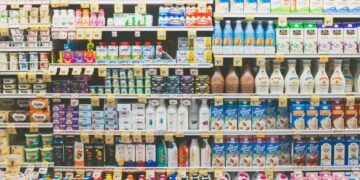 6 Barang yang Saya Harap Warung Madura Menjualnya Mojok.co