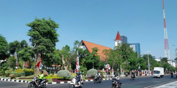 4 Tipe Orang yang Nggak Cocok Liburan ke Surabaya Mojok.co bandung