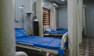 Rawat Inap BPJS Kelas 3 Nggak Seburuk Bayangan Saya. Awalnya Terganggu Kelamaan Malah Jadi Akrab dengan Pasien Lain Mojok.co