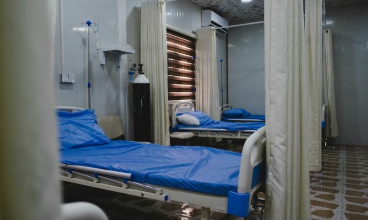 Rawat Inap BPJS Kelas 3 Nggak Seburuk Bayangan Saya. Awalnya Terganggu Kelamaan Malah Jadi Akrab dengan Pasien Lain Mojok.co