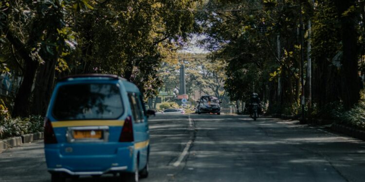 Meromantisasi Jalan Berlubang, Sebuah Siasat agar Tetap Waras Hidup di Malang Mojok.co