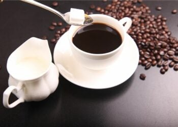 Luwak White Koffie Less Sugar: Kopi yang Jarang Dipuji, tapi Sering Dicari