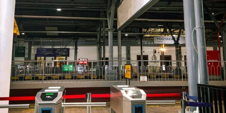 Ambisi PT KAI Perluas Lempuyangan Bikin Pelaju KRL Jogja Solo Menderita (Unsplash)